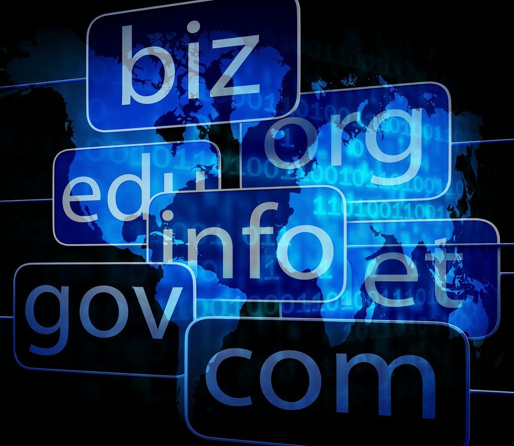 ekstensi domain